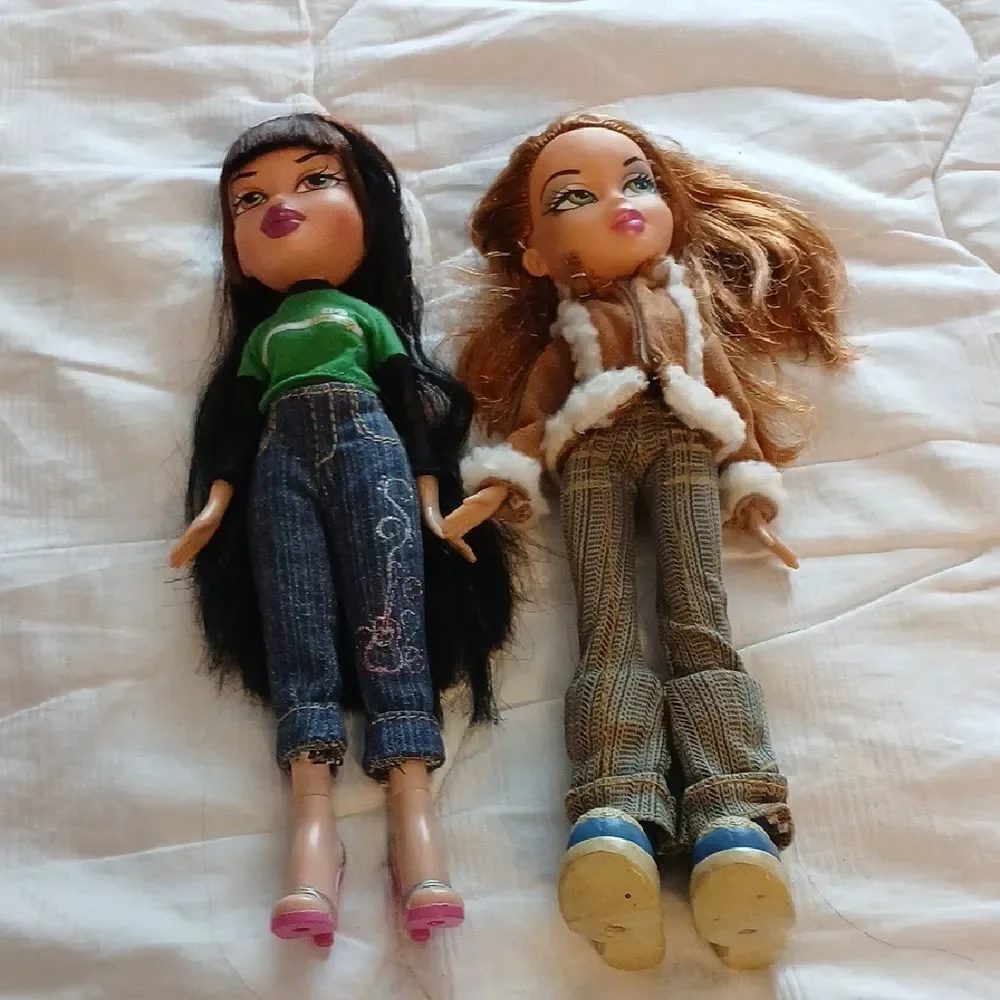 Vintage Bratz Dolls with Stylish Outfits